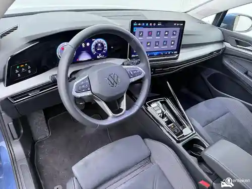 VW Golf 1.5 eHybrid 2025