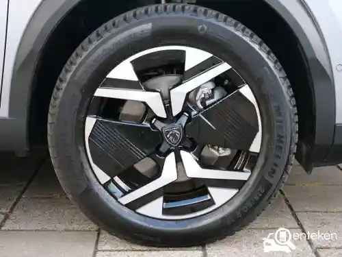 Peugeot 2008 1.2 Hybrid 136 2025