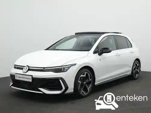VW Golf 1.5 eTSI 2025