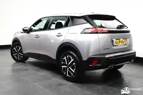 Peugeot 2008 1.2 Hybrid 136 2025