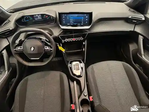 Peugeot 2008 1.2 Hybrid 136 2025