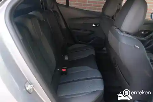 Peugeot 2008 1.2 Hybrid 136 2025