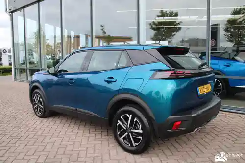 Peugeot 2008 1.2 Hybrid 136 2025