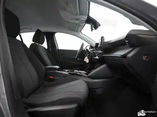 Peugeot 208 136 2025