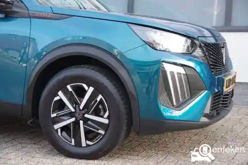 Peugeot 2008 1.2 Hybrid 136 2025