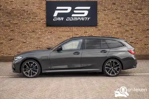 BMW 330e Touring 2021