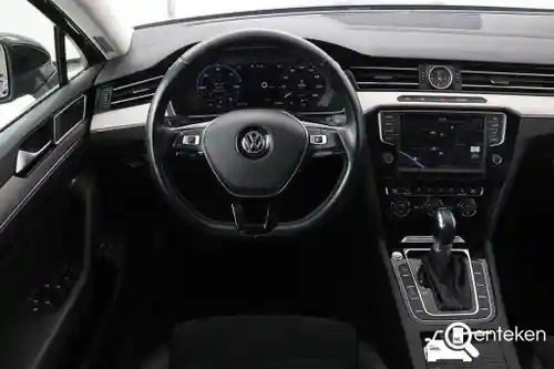 VW Passat Variant GTE 2016