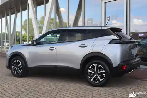 Peugeot 2008 1.2 Hybrid 136 2025