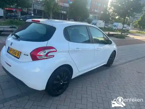 Peugeot 208 1.2 PureTech 82 2013