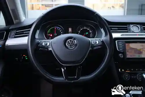 VW Passat Variant GTE 2016