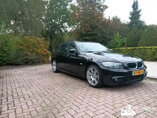 BMW 318i Touring 2010