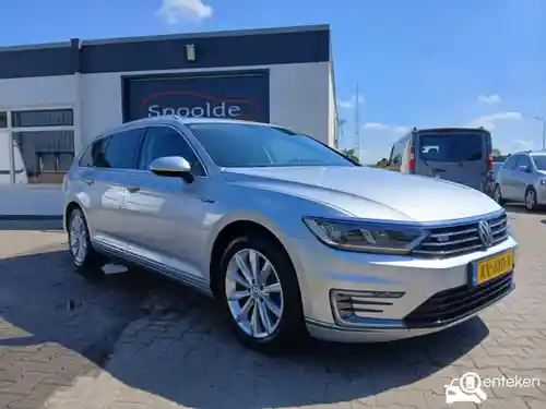 VW Passat Variant GTE 2016