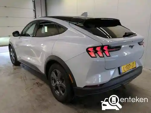 Ford Mustang Mach-E Standard Range 2021