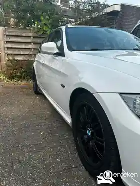BMW 318i Touring 2011