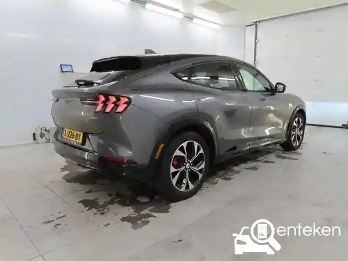 Ford Mustang Mach-E Standard Range 2021