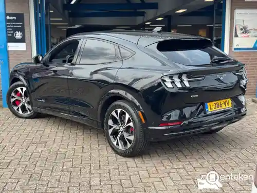 Ford Mustang Mach-E Standard Range 2021