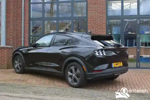 Ford Mustang Mach-E Standard Range 2021