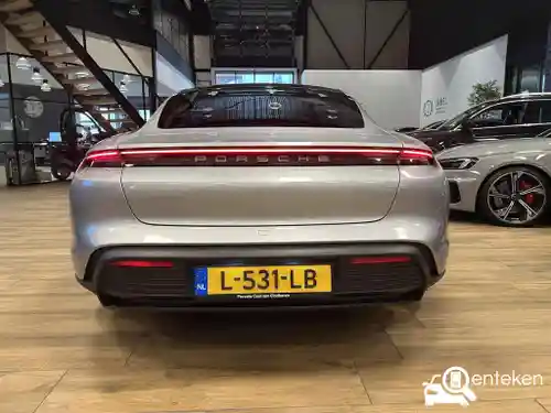 Porsche Taycan 2021