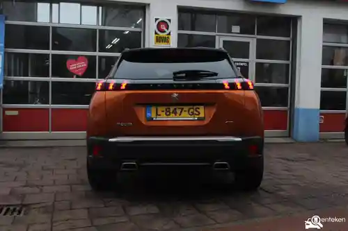 Peugeot 2008 1.2 PureTech 130 2021