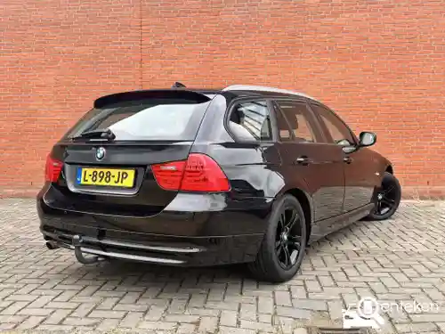 BMW 318i Touring 2011