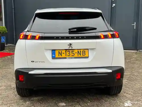 Peugeot e-2008 2021