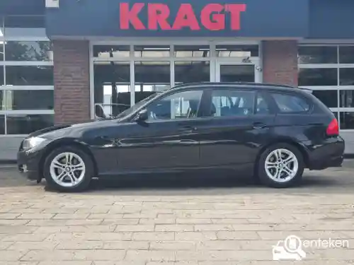 BMW 318i Touring 2011
