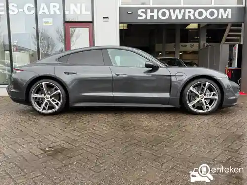 Porsche Taycan 2021
