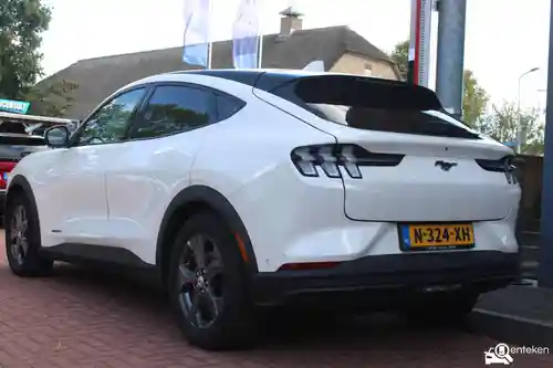 Ford Mustang Mach-E Standard Range 2021