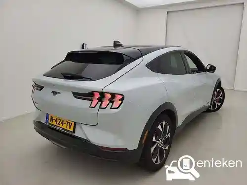 Ford Mustang Mach-E Standard Range 2021