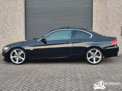 BMW 325i Coupé 2010