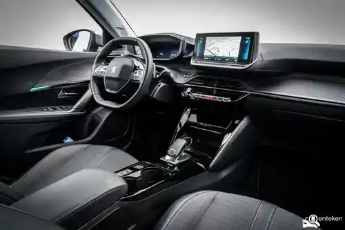 Peugeot 2008 1.2 PureTech 130 2021
