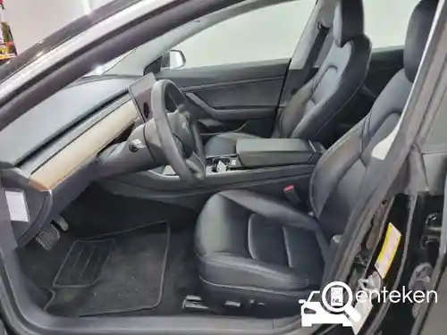 Tesla Model 3 Standard Range Plus 2020
