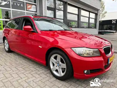 BMW 318i Touring 2011
