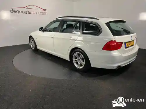 BMW 318i Touring 2012