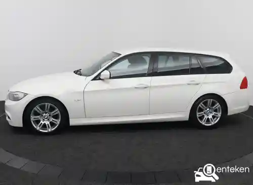 BMW 318i Touring 2012