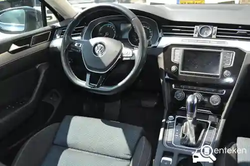 VW Passat Variant GTE 2016