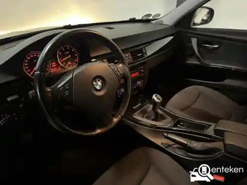 BMW 318i 2010