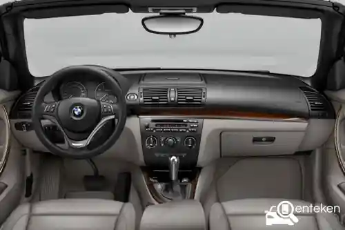 BMW 118i Cabrio 2011