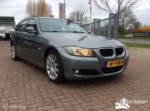 BMW 318i Touring 2010