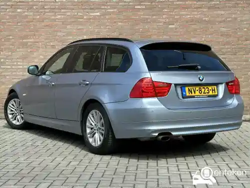 BMW 318i Touring 2011
