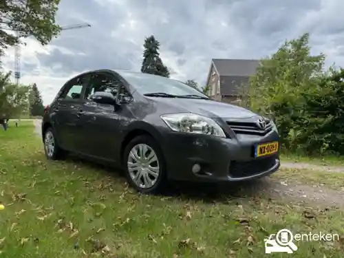 Toyota Auris 1.33 2012
