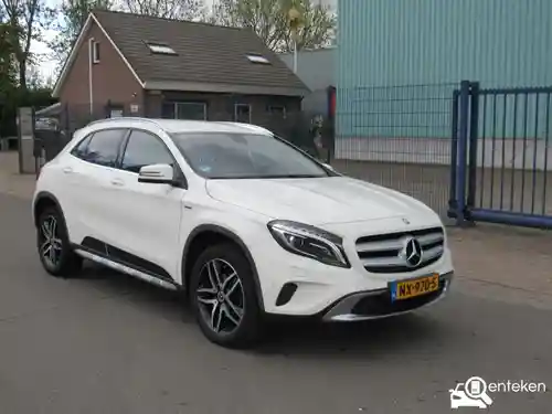 Mercedes-Benz GLA 180 2016