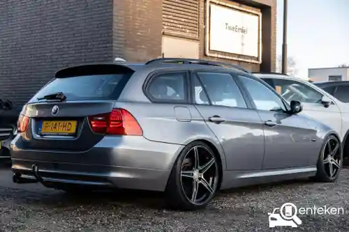 BMW 318i Touring 2010