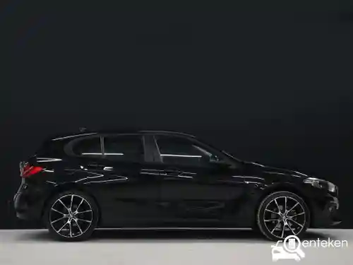 BMW 118i 2022