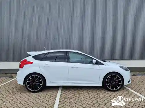 Ford Focus ST 2.0 EcoBoost 2012
