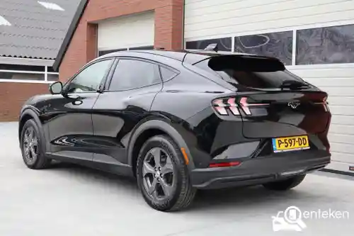 Ford Mustang Mach-E Standard Range 2022