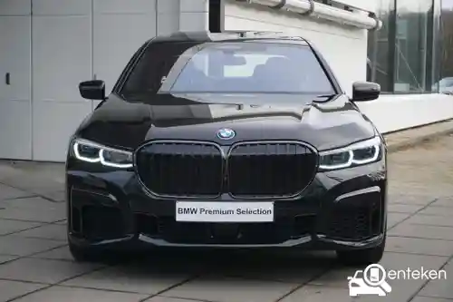 BMW 745e 2022