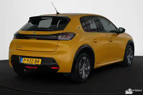 Peugeot e-208 136 2022
