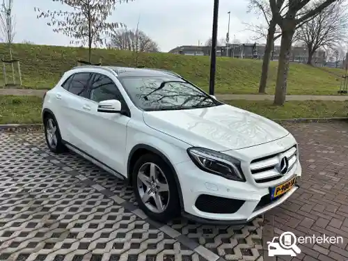 Mercedes-Benz GLA 200 2016
