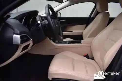 Jaguar XE 20t 2017